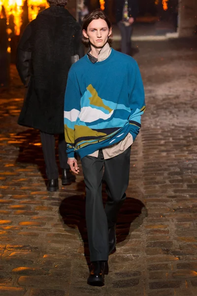 Look 8